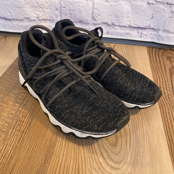 Sorel Kinetic Impact Women’s Sneakers Black/Gray Knit Unique Sole Design Size 9 - Picture 3 of 12
